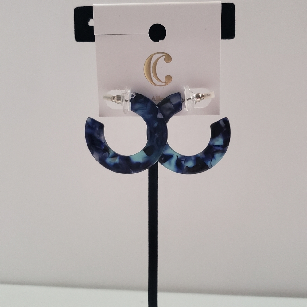 BRAND NEW Charming Charlie Acrylic Hoop